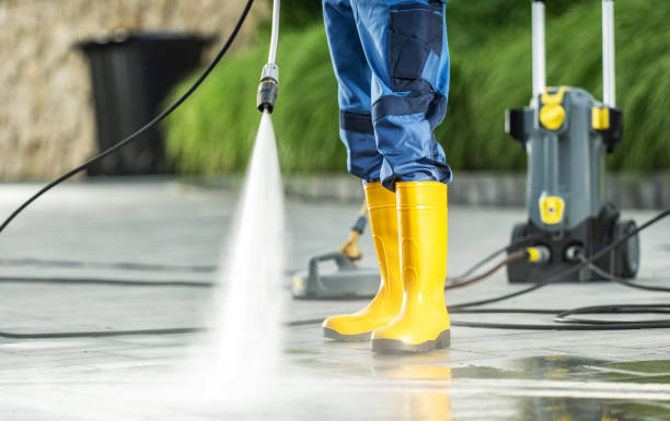 Best Garage Pressure Washing  in Hales Corners, WI